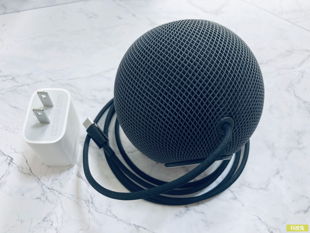 Homepod mini 開箱，外觀、價格、產品內容物！設定教學（黑）