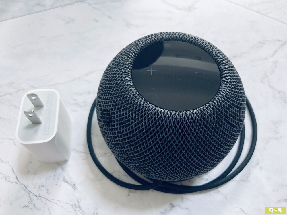 Homepod mini 開箱，外觀、價格、產品內容物！設定教學（黑）