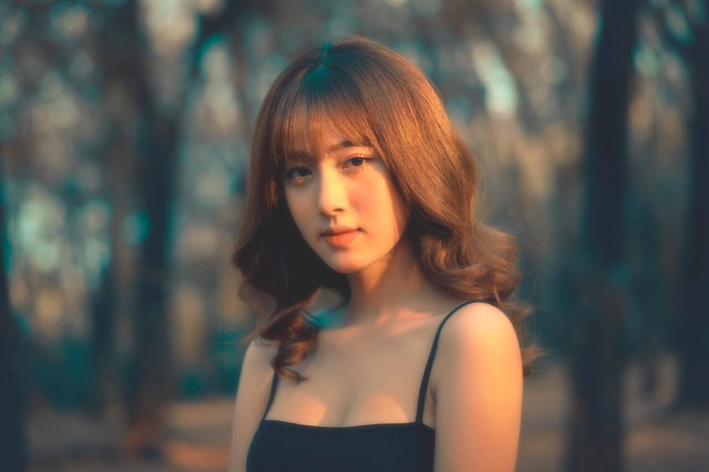 Profile Picture Maker 線上圓形大頭貼產生器,人物自動去背加上漸層背景 Profile Picture Maker 線上圓形大頭貼產生器,人物自動去背加上漸層背景