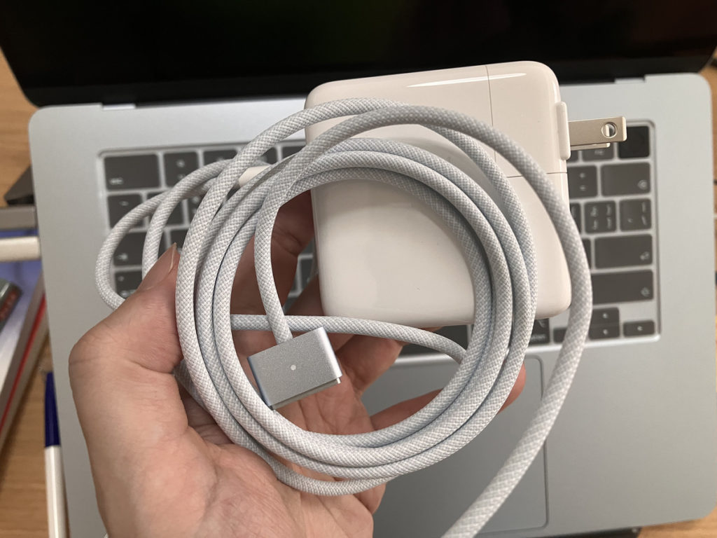 Macbook AIR M4 15吋天藍色開箱:2025 性價比最高 MAC 筆電! Macbook AIR M4 15吋天藍色開箱:2025 性價比最高 MAC 筆電!