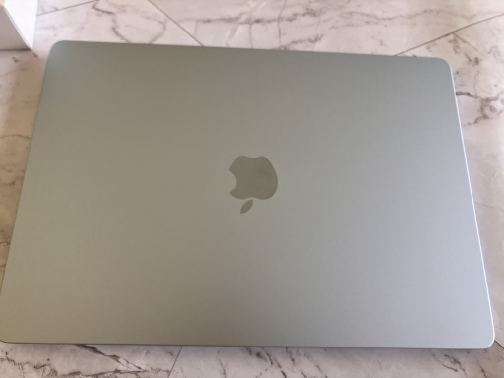 Macbook AIR M4 15吋天藍色開箱:2025 性價比最高 MAC 筆電! Macbook AIR M4 15吋天藍色開箱:2025 性價比最高 MAC 筆電!